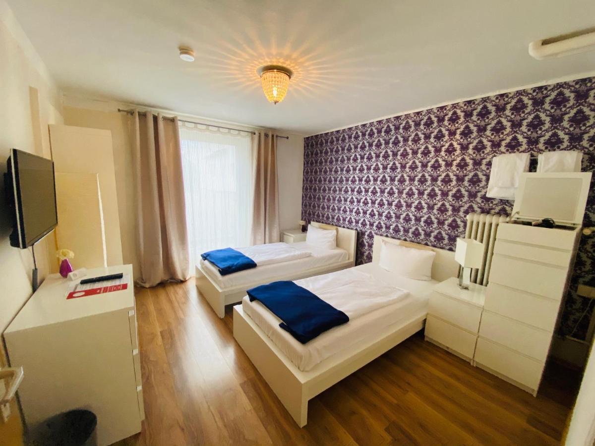 Airport Hotel Hallbergerhof 할버그무스 외부 사진